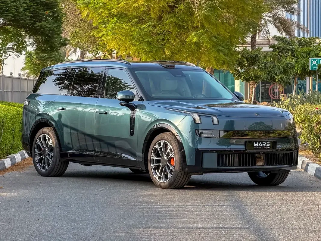 Lynk & Co 900 2.0 AT AWD (734 hp)