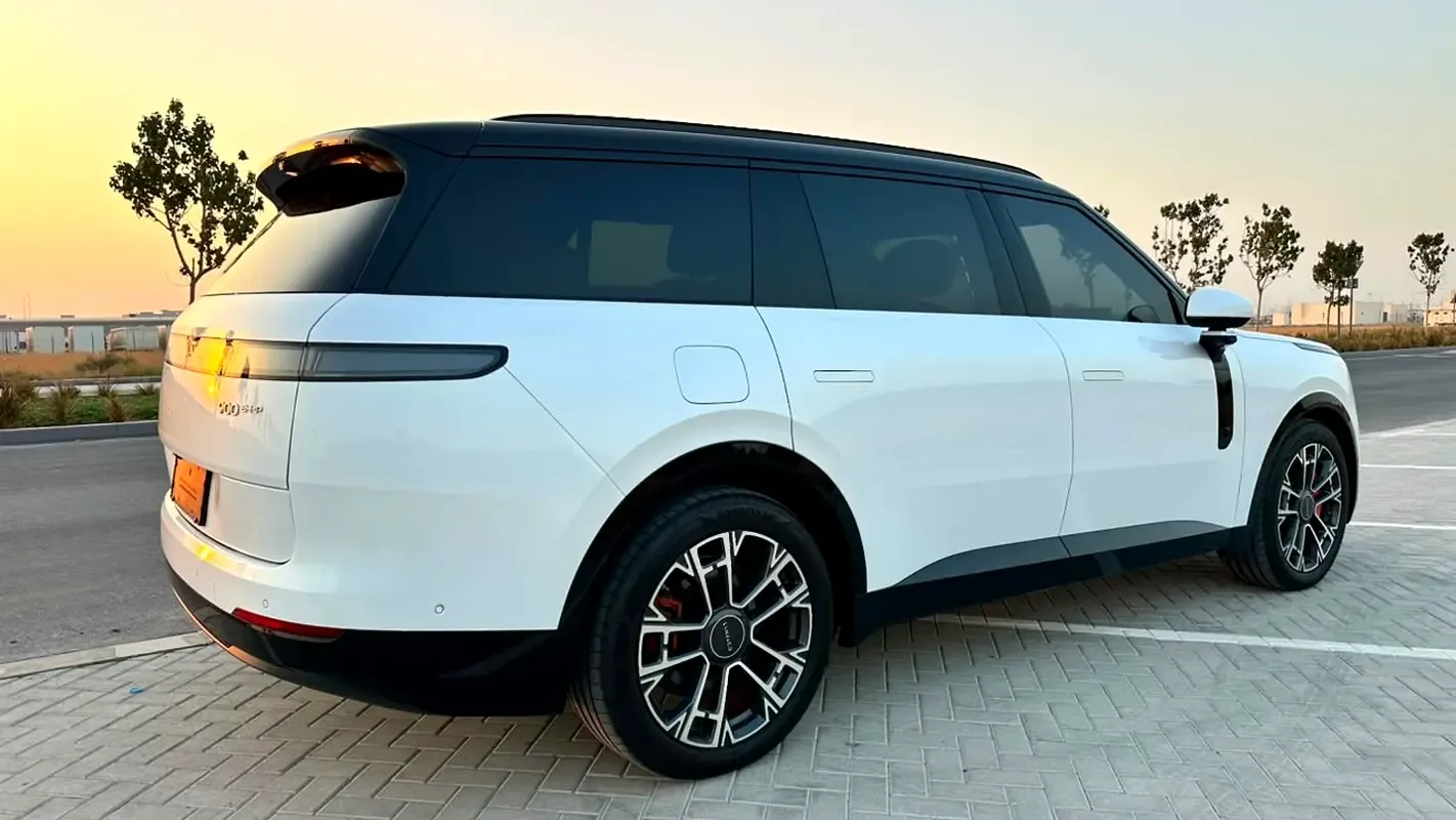 Lynk & Co 900 2.0 AT AWD (734 حصان) - 2