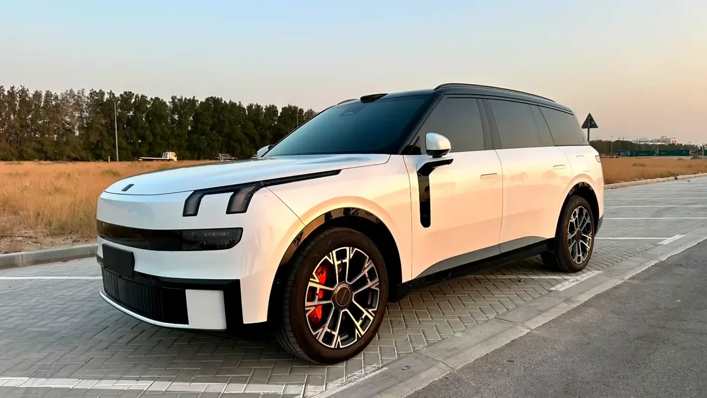 Lynk & Co 900 2.0 AT AWD (734 hp)
