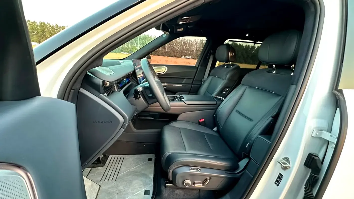 Lynk & Co 900 2.0 AT AWD (734 حصان) - 5