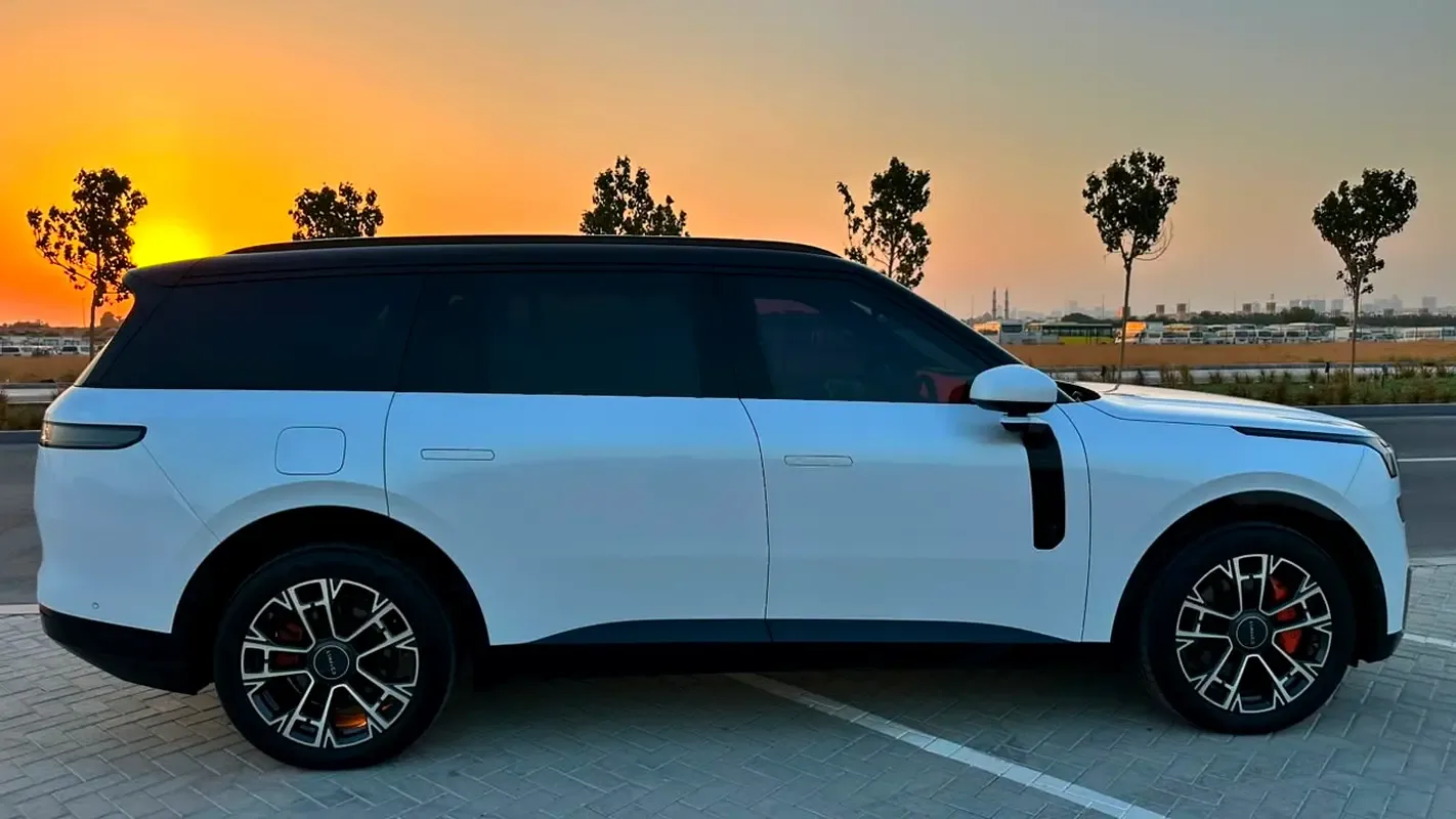 Lynk & Co 900 2.0 AT AWD (734 حصان) - 3
