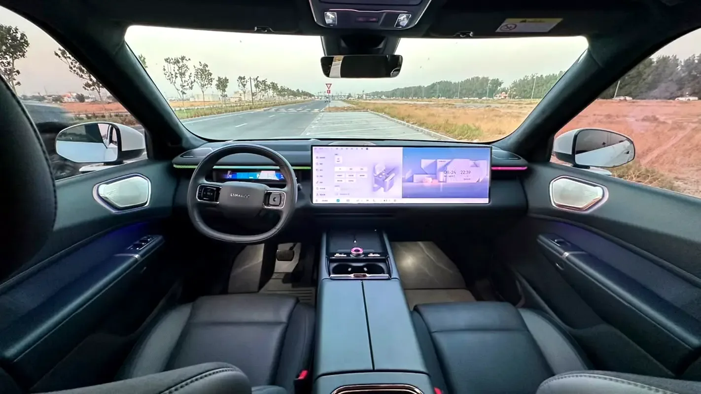 Lynk & Co 900 2.0 AT AWD (734 حصان) - 9