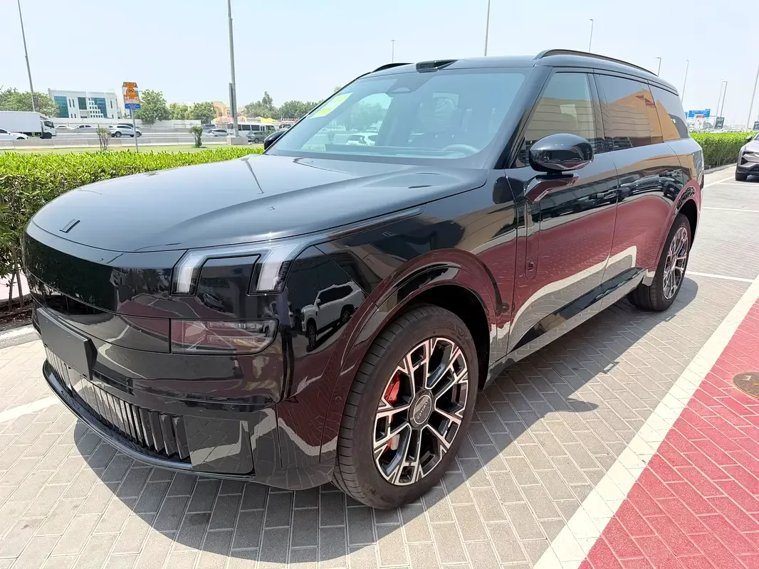 Lynk & Co 900 2.0 AT AWD (734 hp)