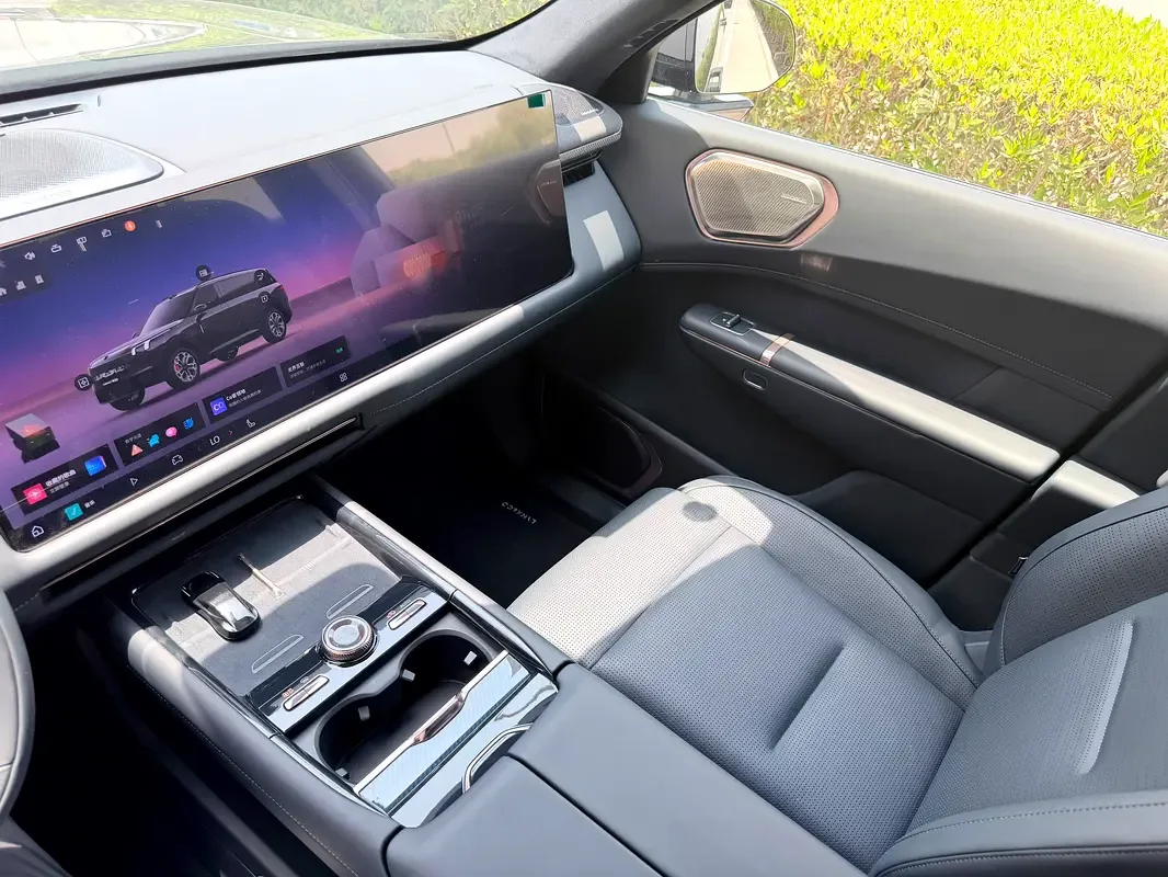 Lynk & Co 900 2.0 AT AWD (734 حصان) - 13