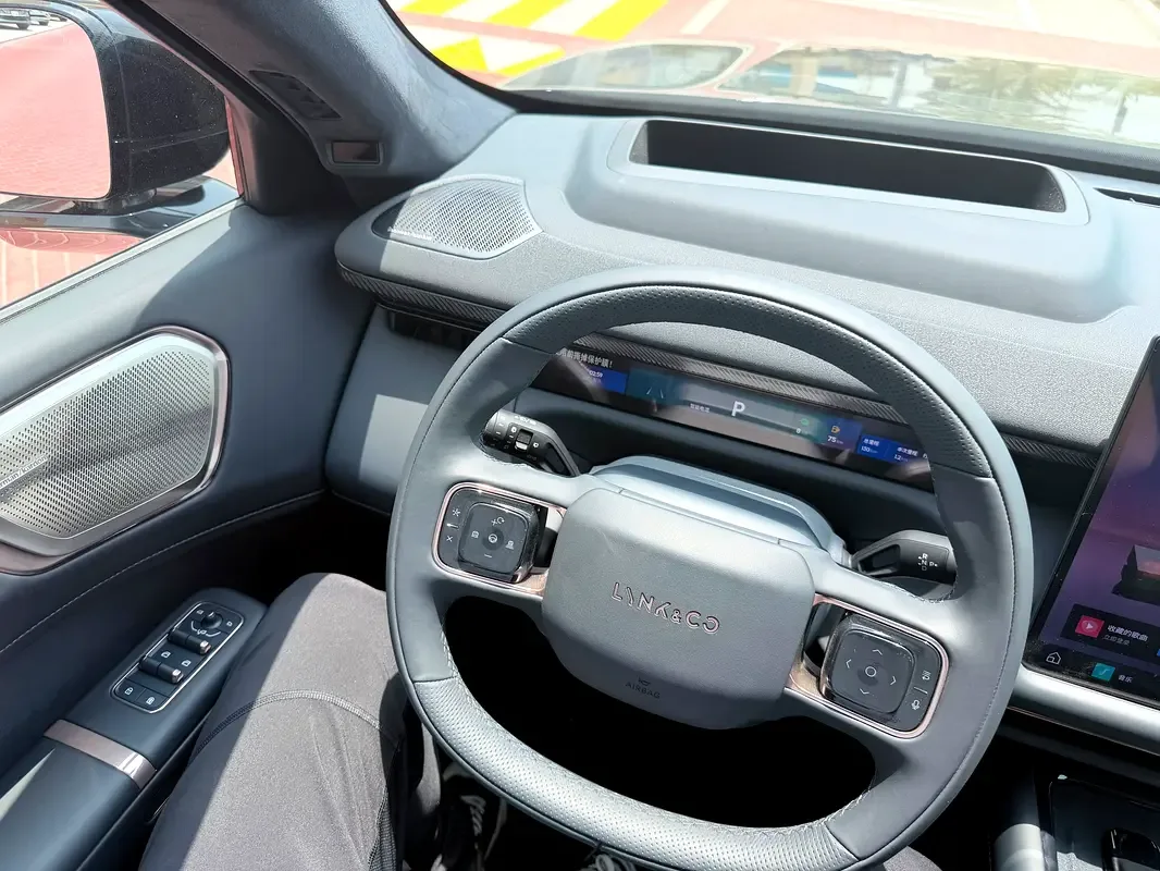 Lynk & Co 900 2.0 AT AWD (734 حصان) - 11