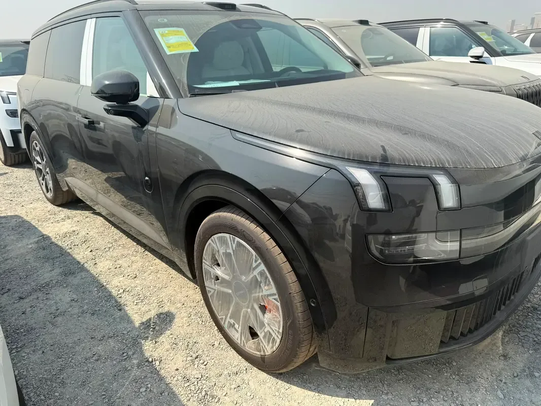 Lynk & Co 900 2.0 AT AWD (734 hp) - 2