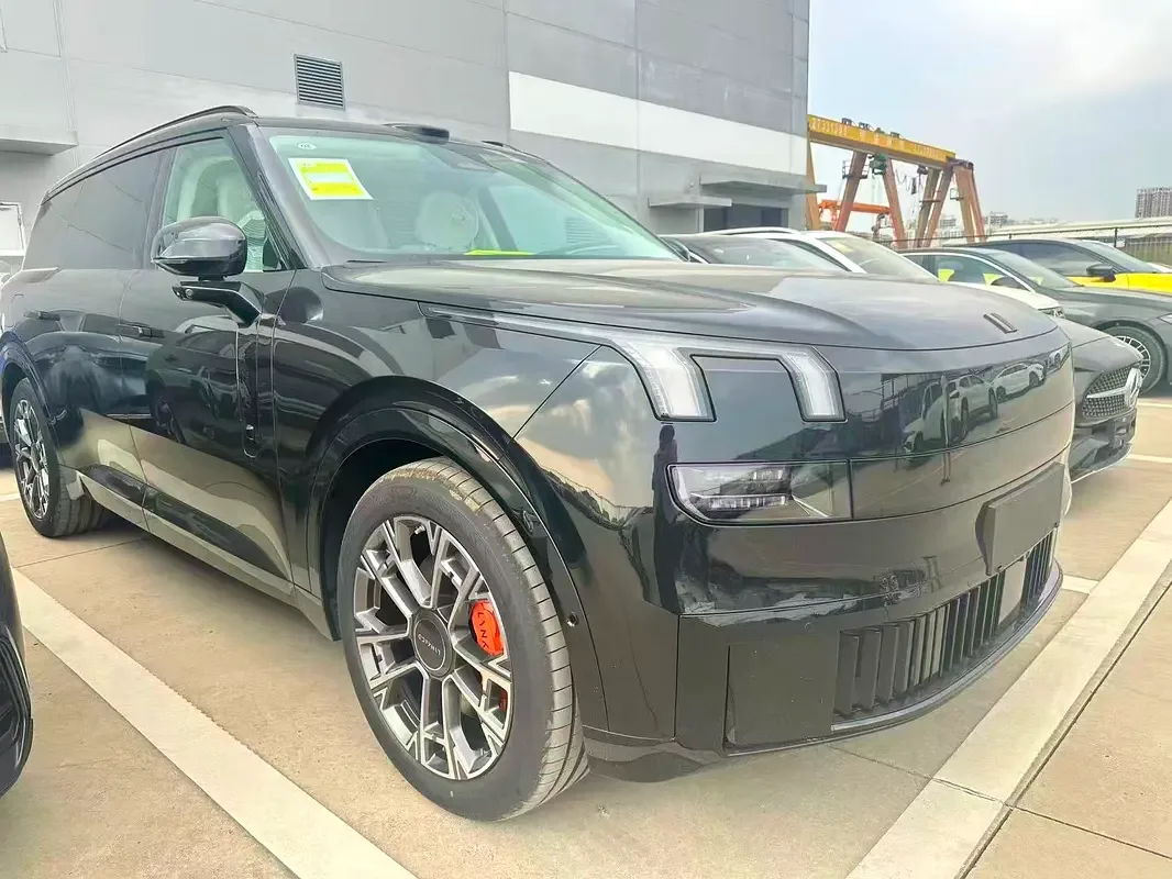 Lynk & Co 900 2.0 AT AWD (734 hp)