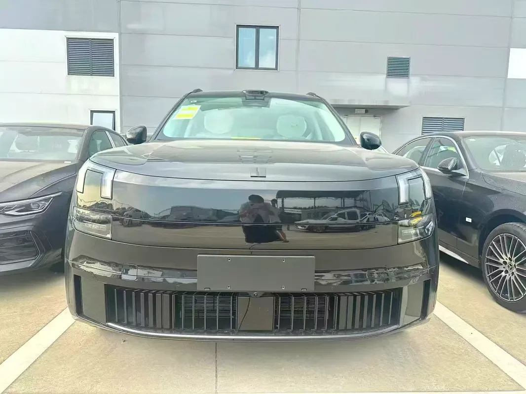 Lynk & Co 900 2.0 AT AWD (734 hp) - 4