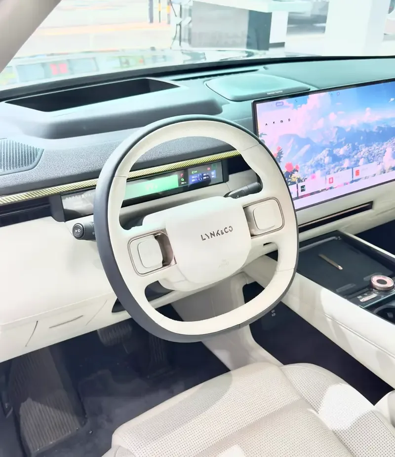 Lynk & Co 900 2.0 AT AWD (734 hp) - 7