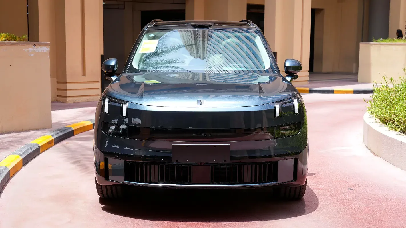 Lynk & Co 900 2.0 AT AWD (884 hp)