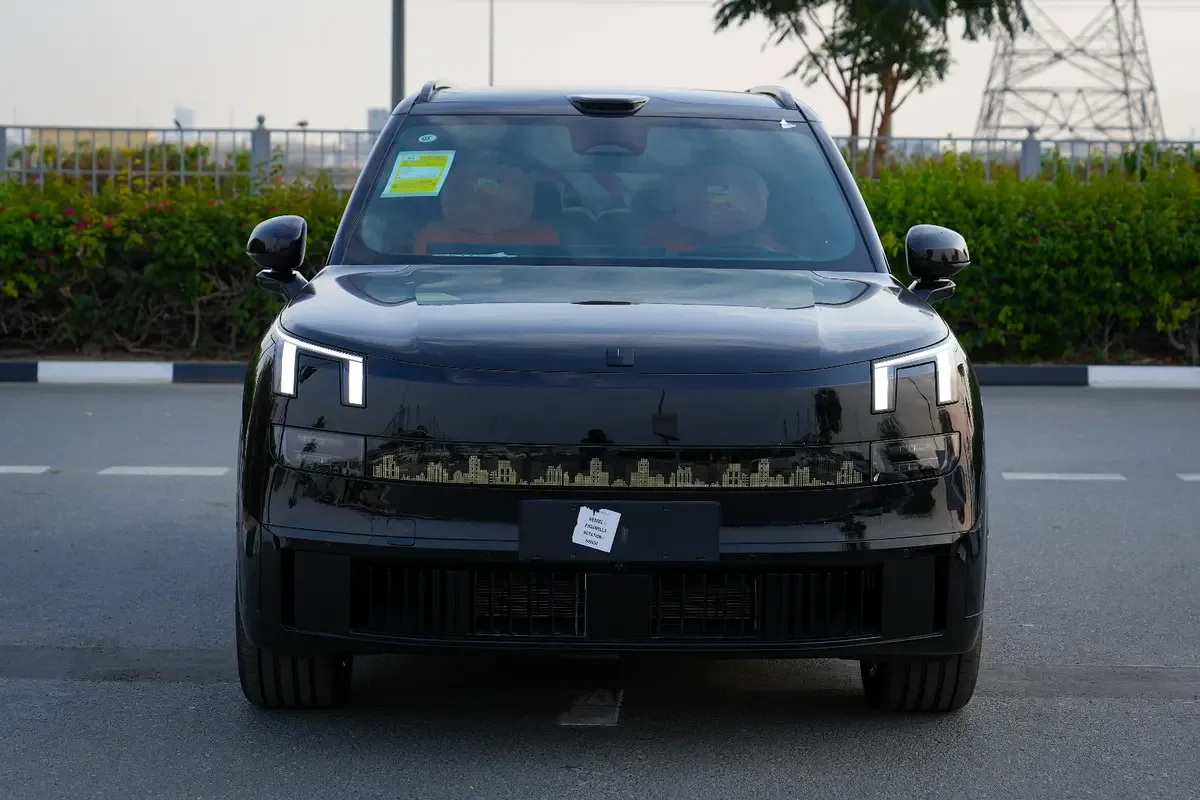 Lynk & Co 900 2.0 AT AWD (884 hp)