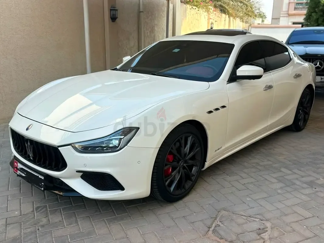 Maserati Ghibli 3.0 AT (350 hp)