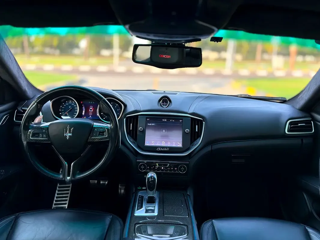 Maserati Ghibli S Q4 3.0 V6 AT (410 hp) - 10