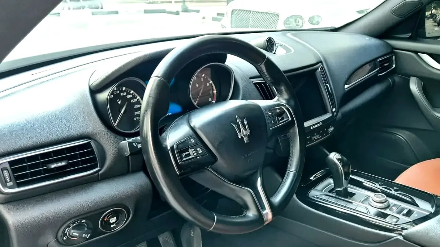 Maserati Levante 3.0 V6 AT (350 hp) - 2