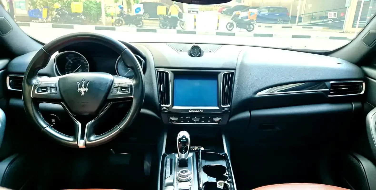 Maserati Levante 3.0 V6 AT (350 hp) - 9