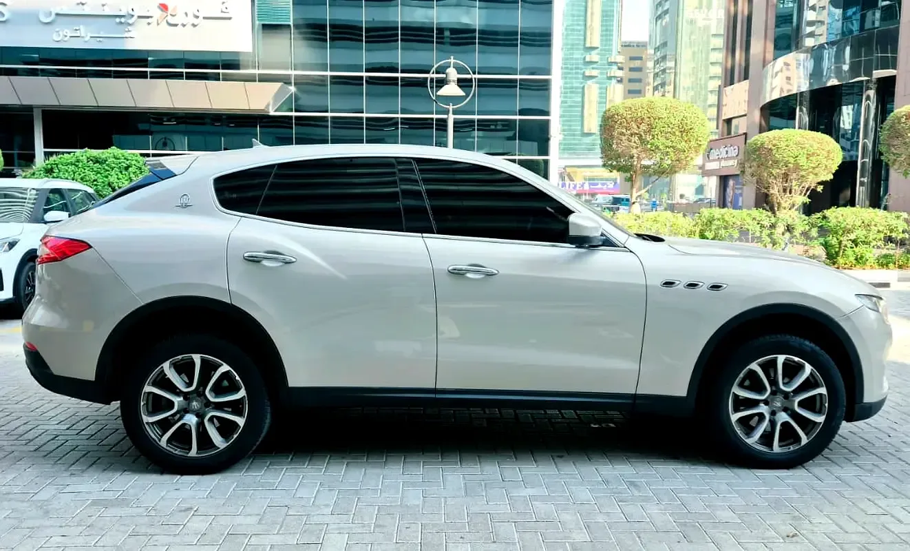 Maserati Levante 3.0 V6 AT (350 hp) - 11