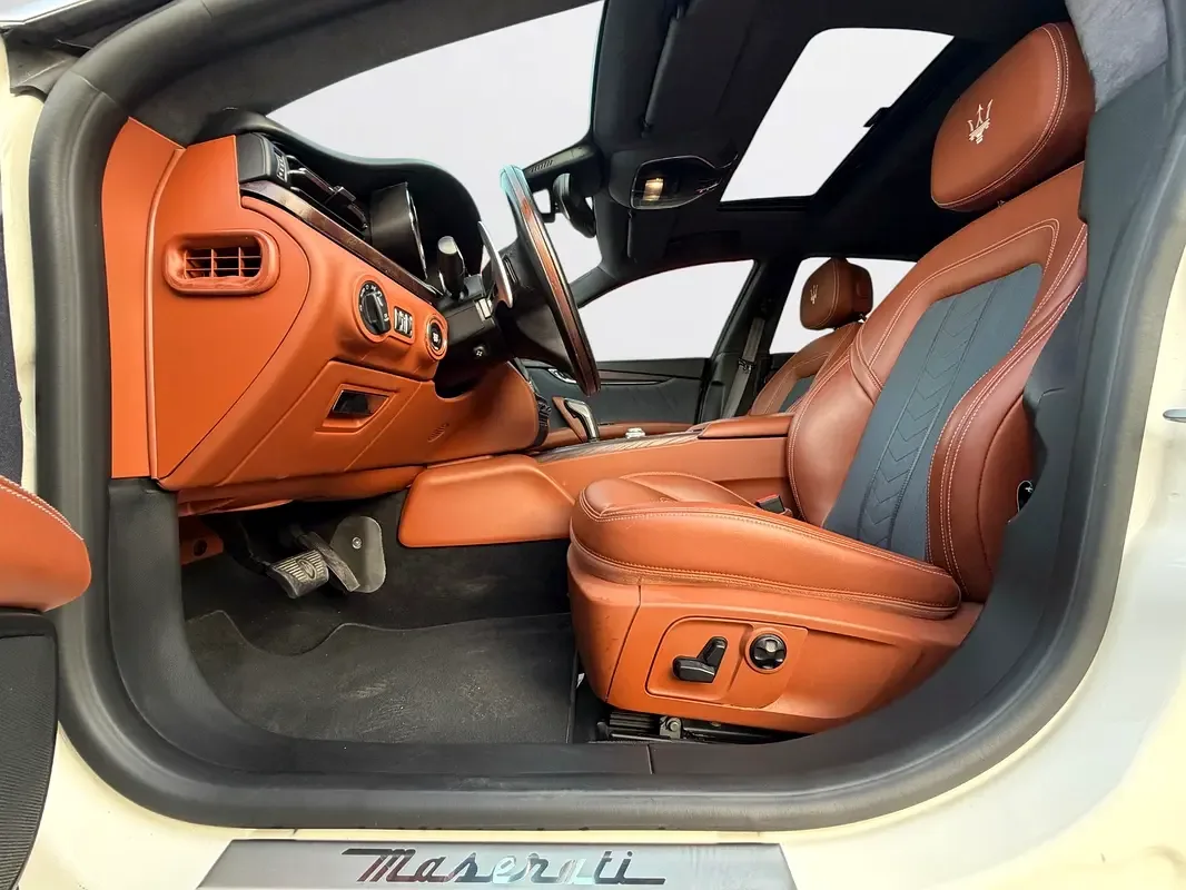 Maserati Quattroporte 3.0 AT (430 حصان) - 16