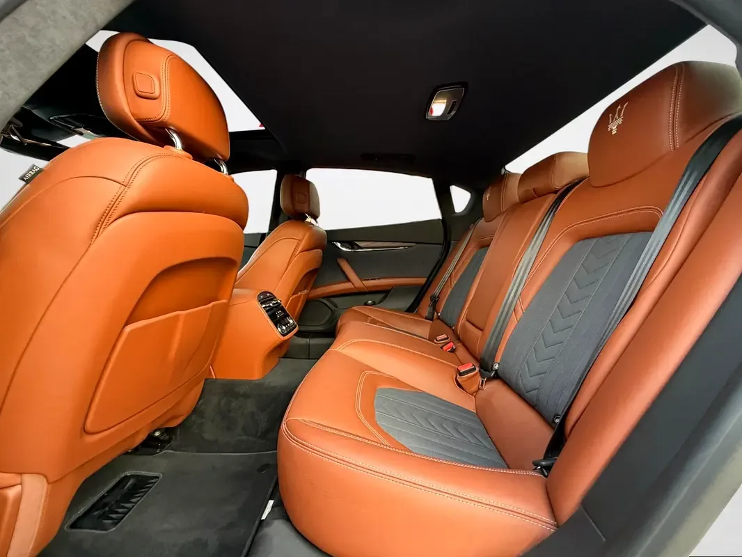Maserati Quattroporte 3.0 AT (430 حصان) - 19