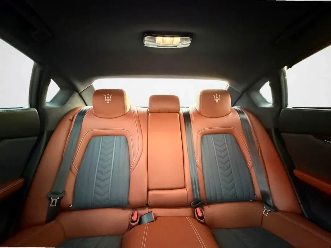 Maserati Quattroporte 3.0 AT (430 حصان) - 20