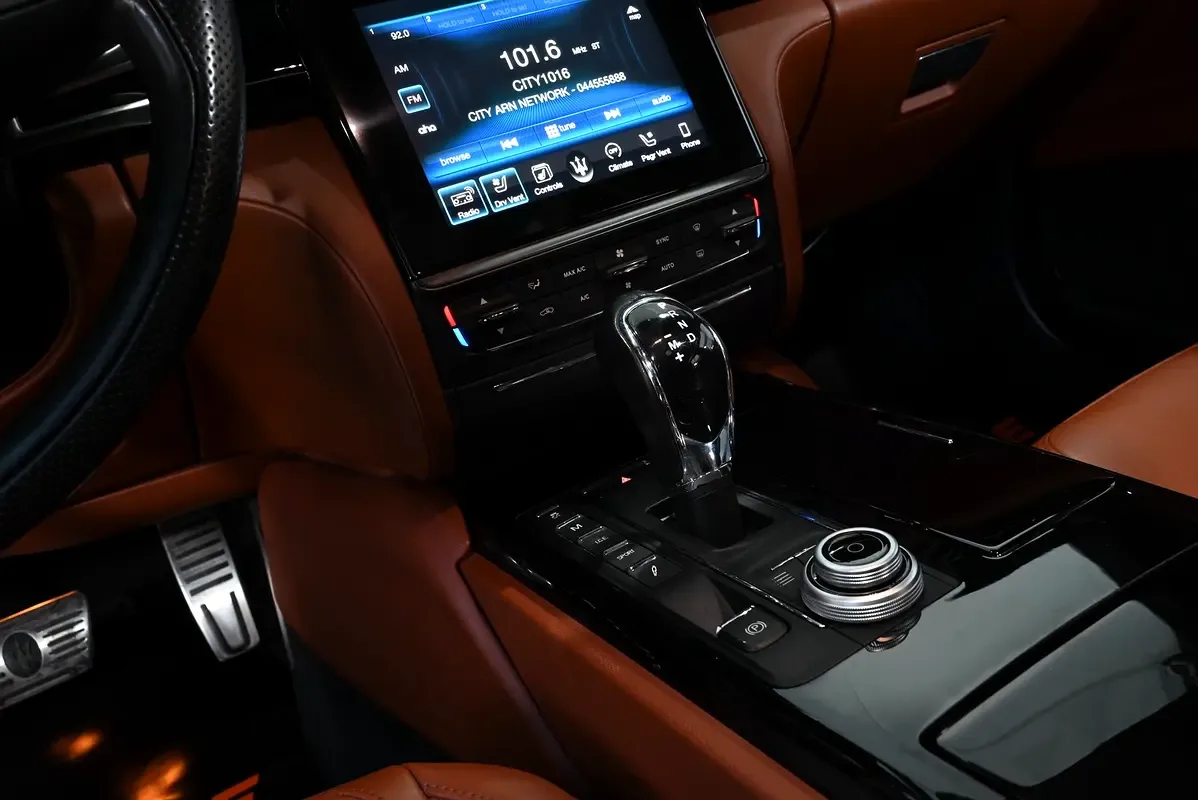 Maserati Quattroporte GTS 3.8 AT (530 حصان) - 10