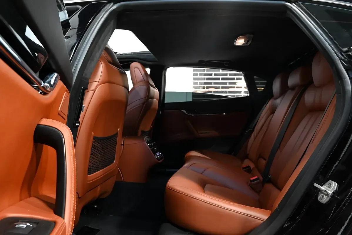 Maserati Quattroporte GTS 3.8 AT (530 حصان) - 13