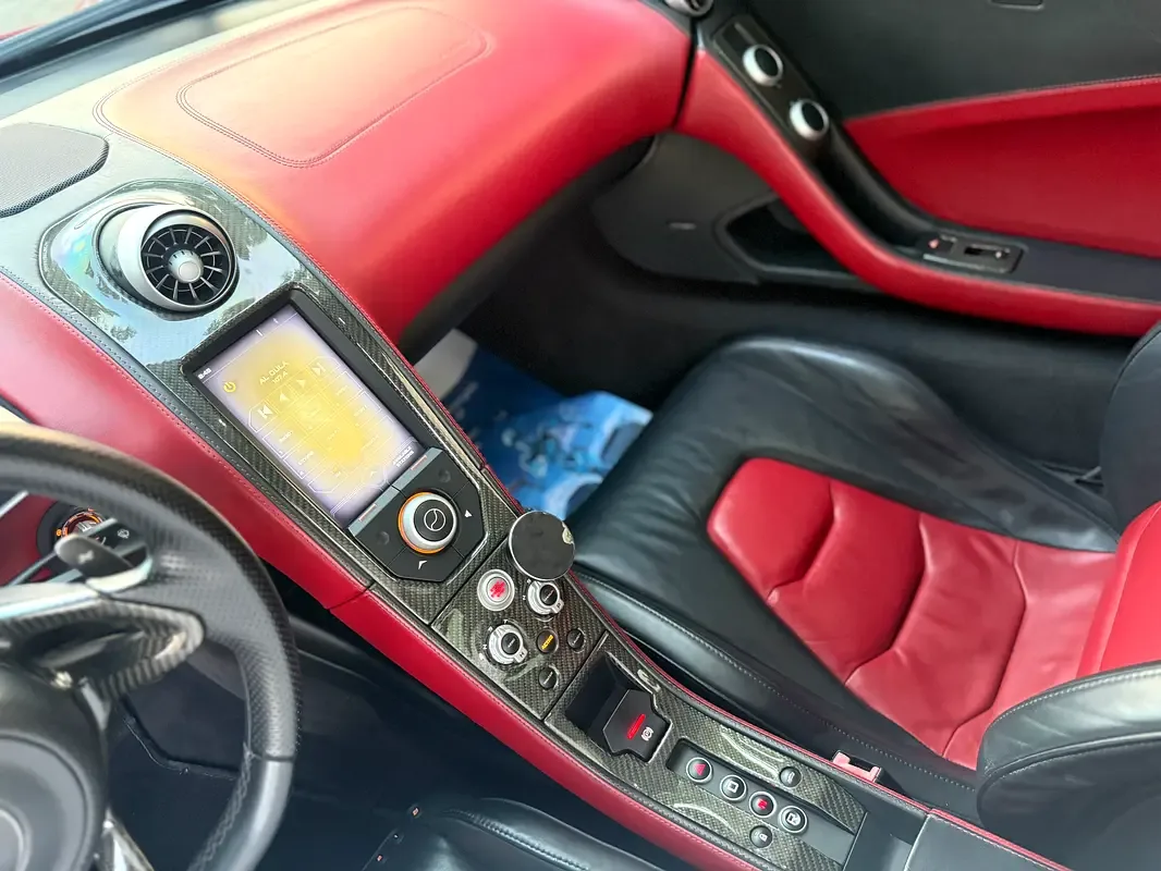 McLaren MP4-12C 3.8 AMT (625 حصان) - 11