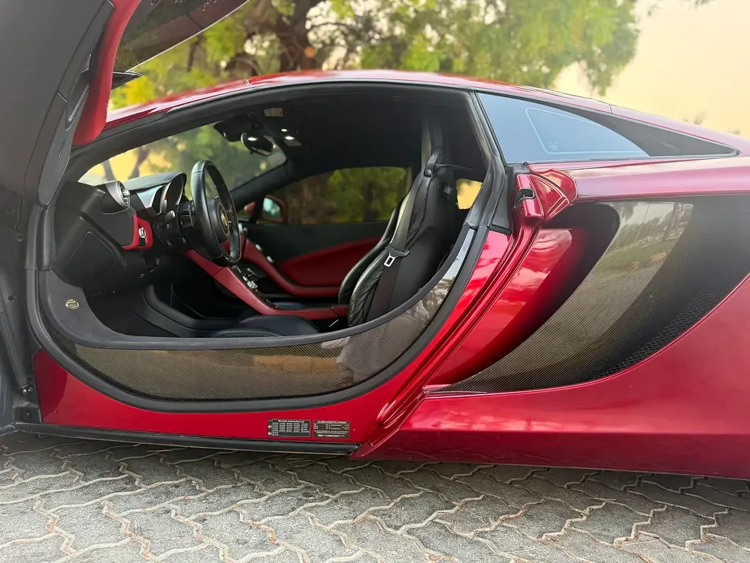 McLaren MP4-12C 3.8 AMT (625 حصان) - 9