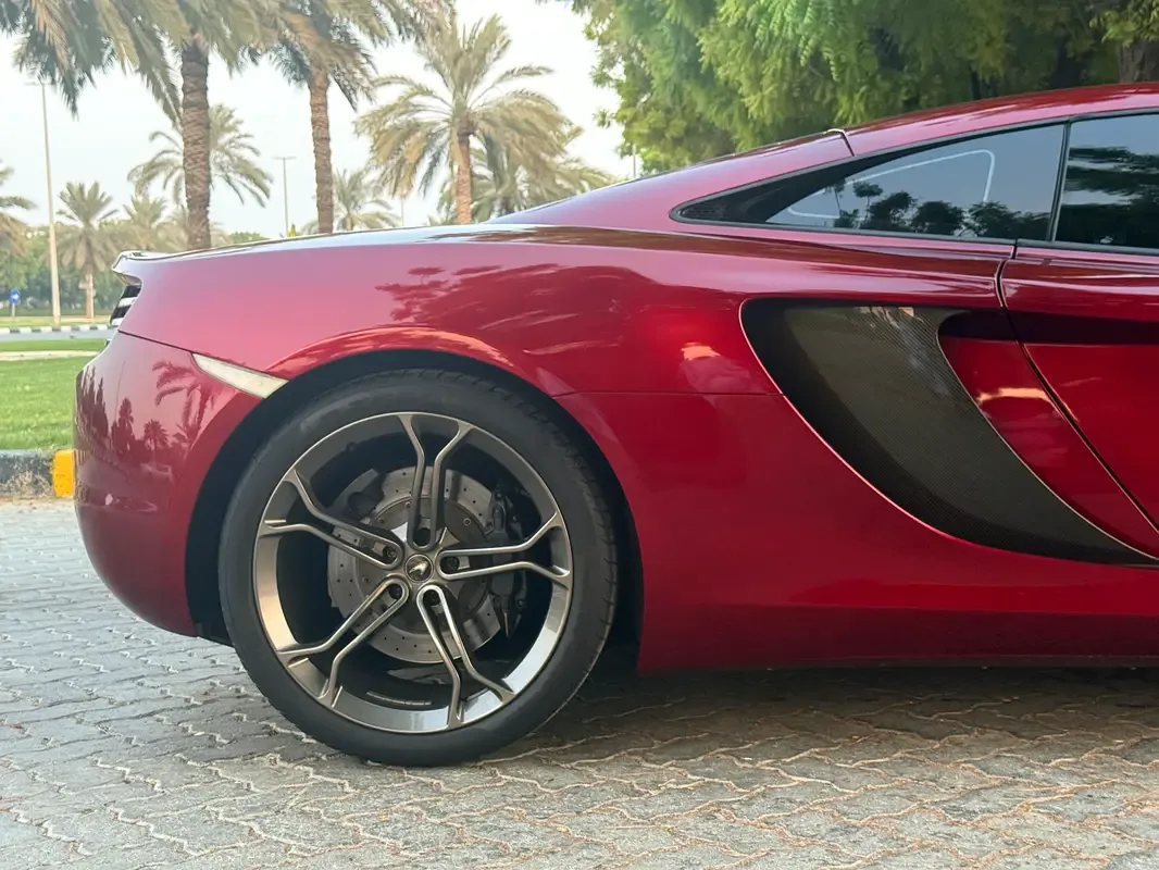 McLaren MP4-12C 3.8 AMT (625 حصان) - 13