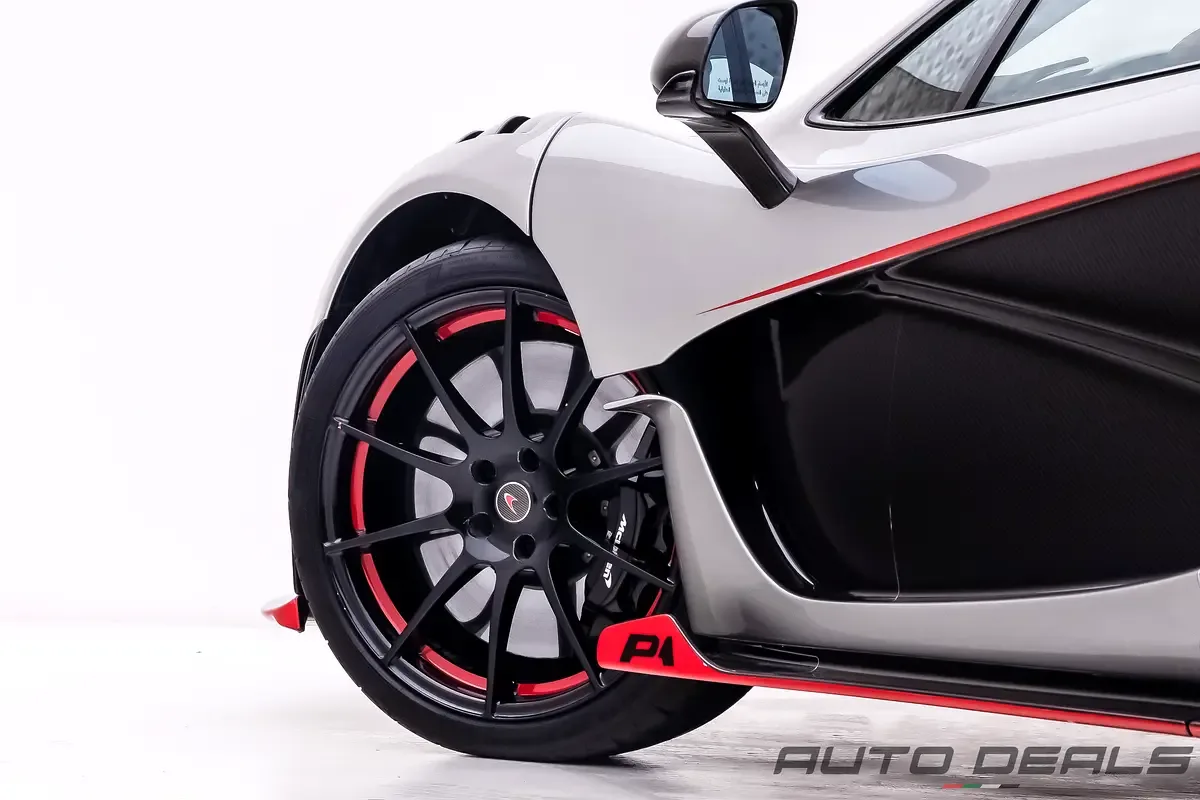 McLaren P1 Automatic transmission (916 hp) - 12