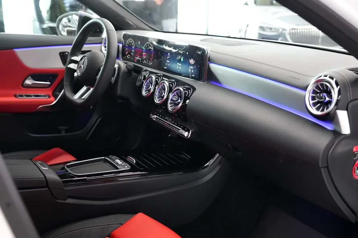 Mercedes-Benz A-Class 1.3 AMT (163 حصان) - 10