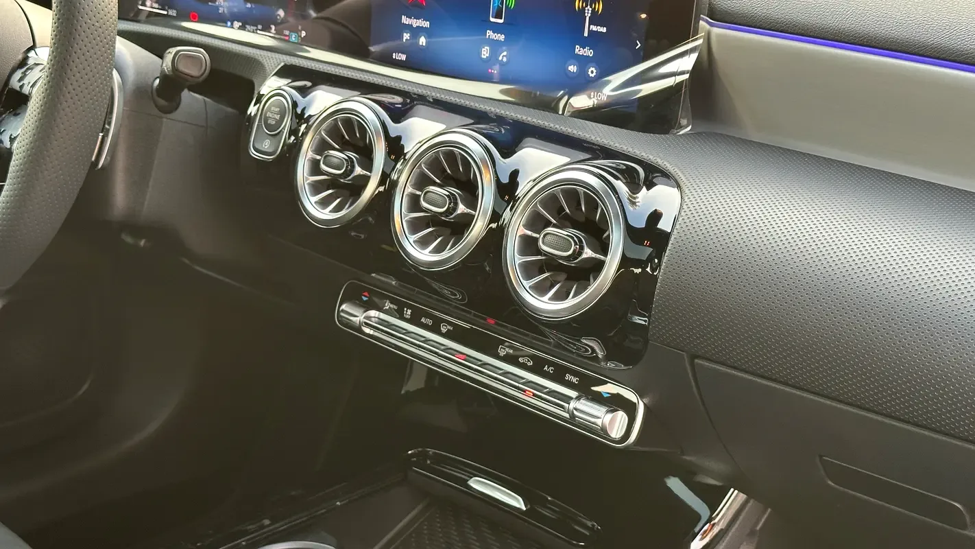 Mercedes-Benz A-Class 1.3 AMT (163 hp) - 10