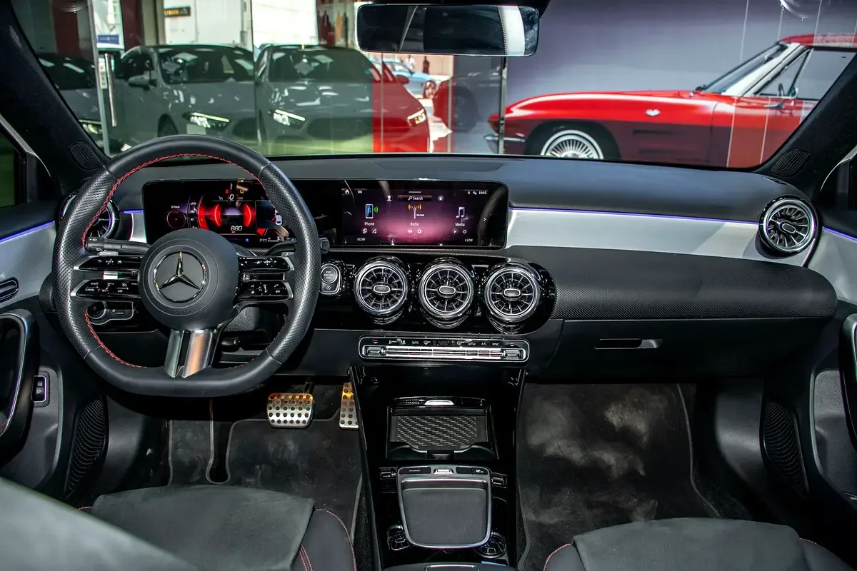 Mercedes-Benz A-Class 1.3 AMT (163 hp) - 8