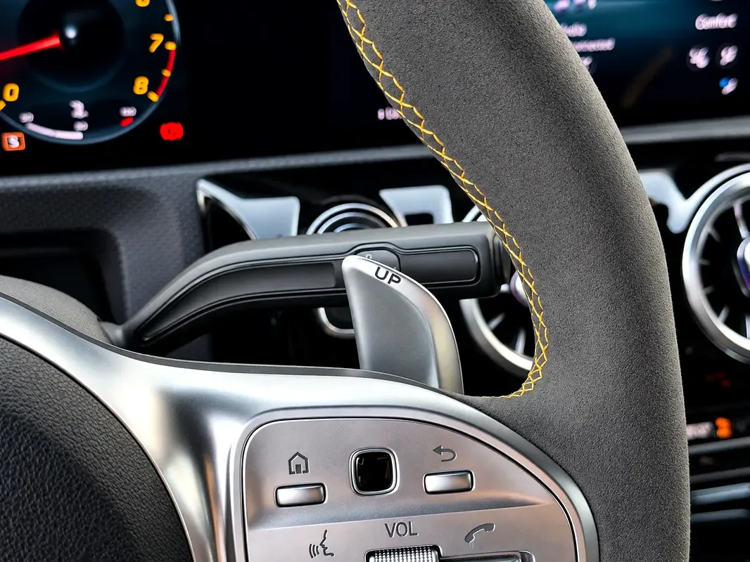 Mercedes-Benz A-Class 2.0 AMT (224 hp) - 11