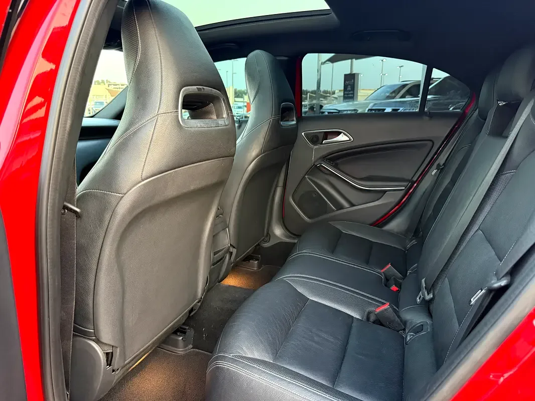 Mercedes-Benz A-Class 45 AMG 7G-DCT 4MATIC (381 حصان) - 11