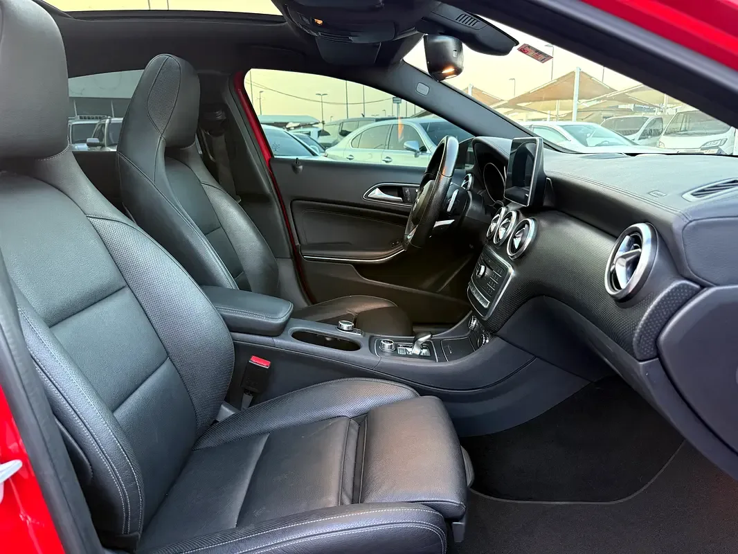 Mercedes-Benz A-Class 45 AMG 7G-DCT 4MATIC (381 حصان) - 14