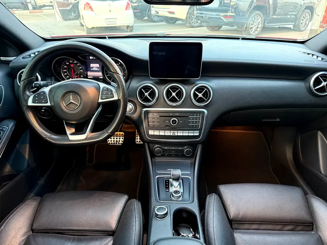Mercedes-Benz A-Class 45 AMG 7G-DCT 4MATIC (381 حصان) - 12