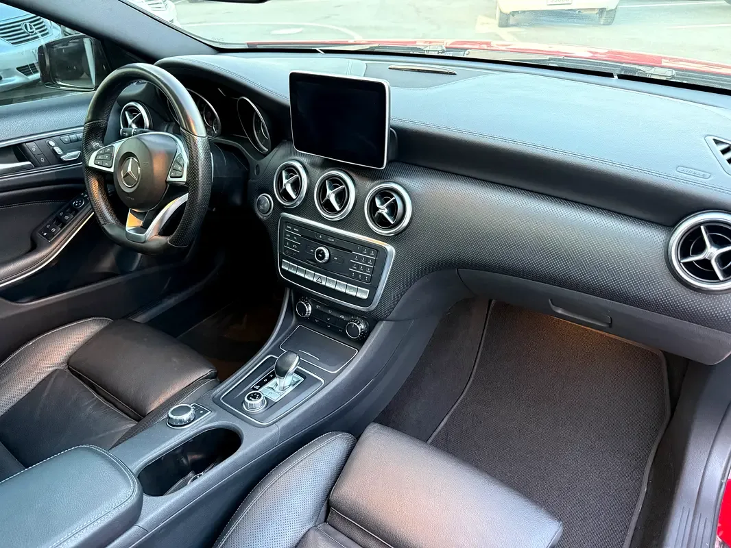 Mercedes-Benz A-Class 45 AMG 7G-DCT 4MATIC (381 حصان) - 16