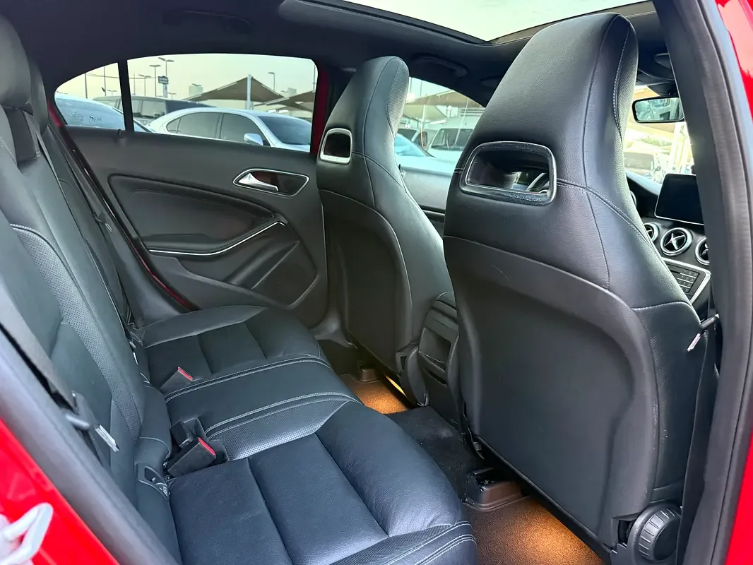 Mercedes-Benz A-Class 45 AMG 7G-DCT 4MATIC (381 حصان) - 15