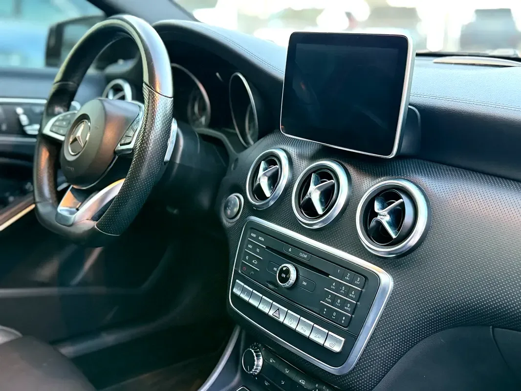 Mercedes-Benz A-Class 45 AMG 7G-DCT 4MATIC (381 حصان) - 18