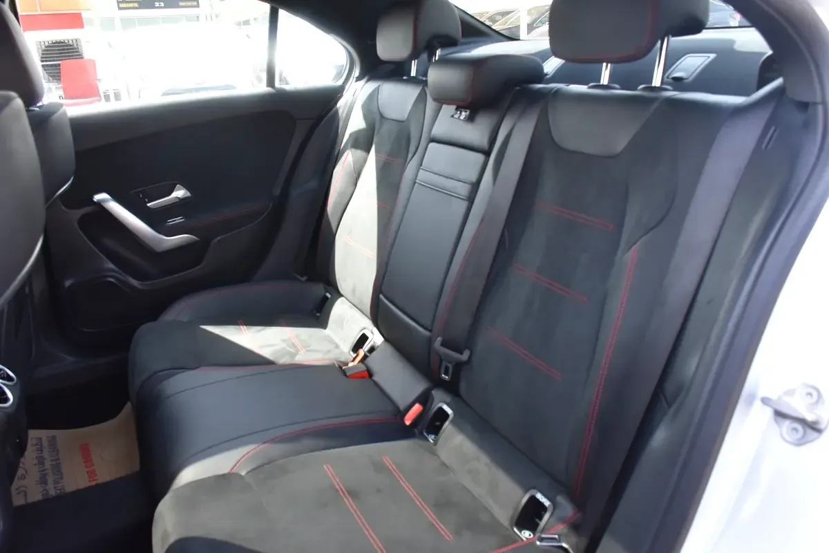 Mercedes-Benz A-Class A 220 7G-DCT 4MATIC (190 حصان) - 11
