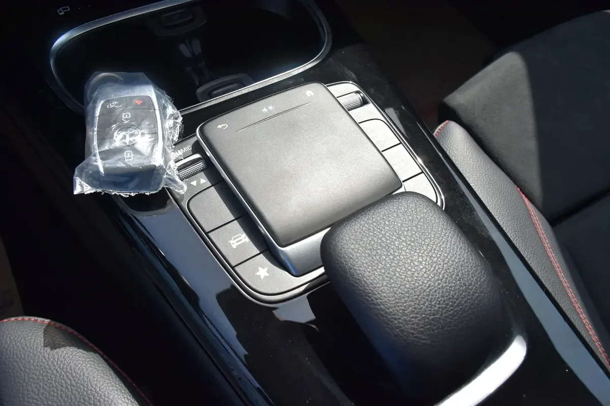 Mercedes-Benz A-Class A 220 7G-DCT 4MATIC (190 حصان) - 9