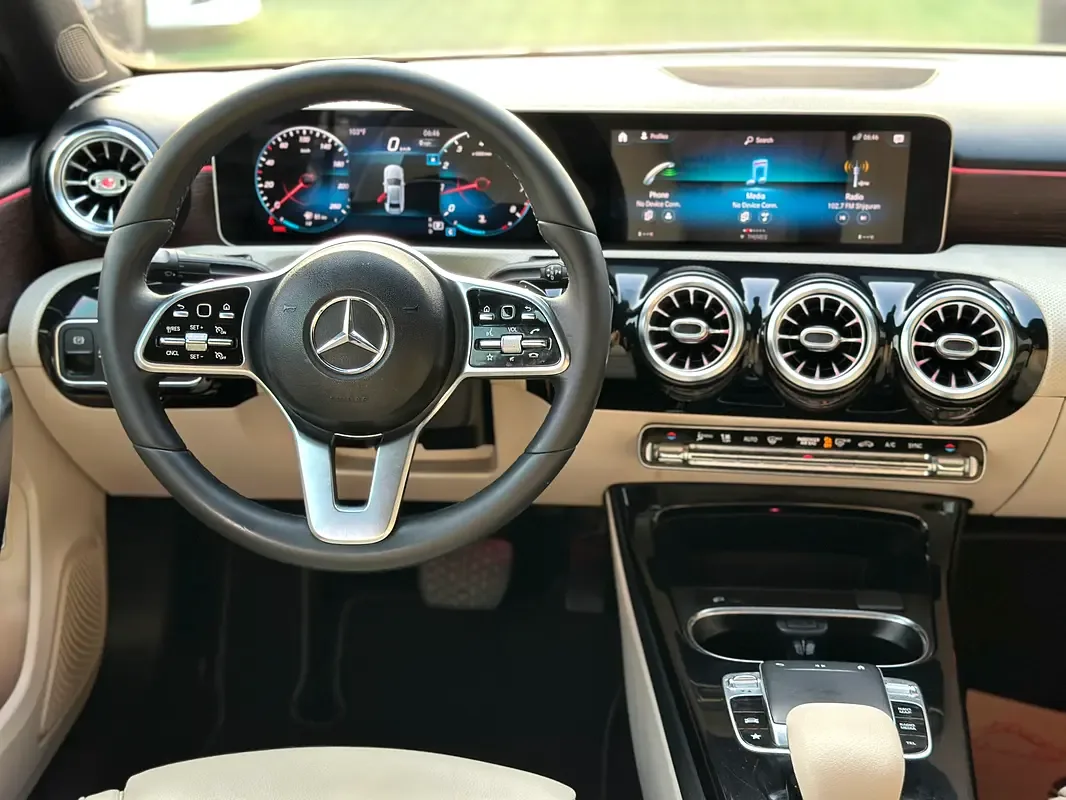 Mercedes-Benz A-Class A 220 7G-DCT 4MATIC (190 hp) - 11