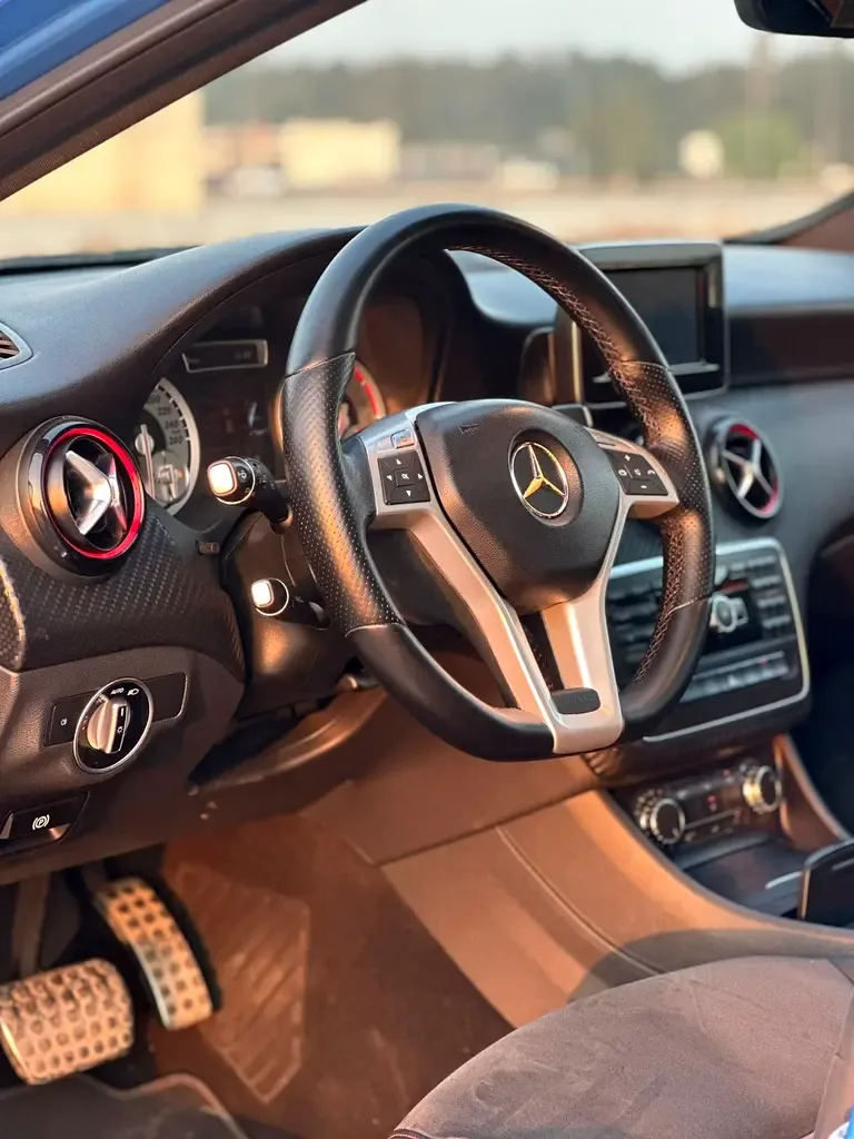 Mercedes-Benz A-Class A 250 7G-DCT (211 حصان) - 7