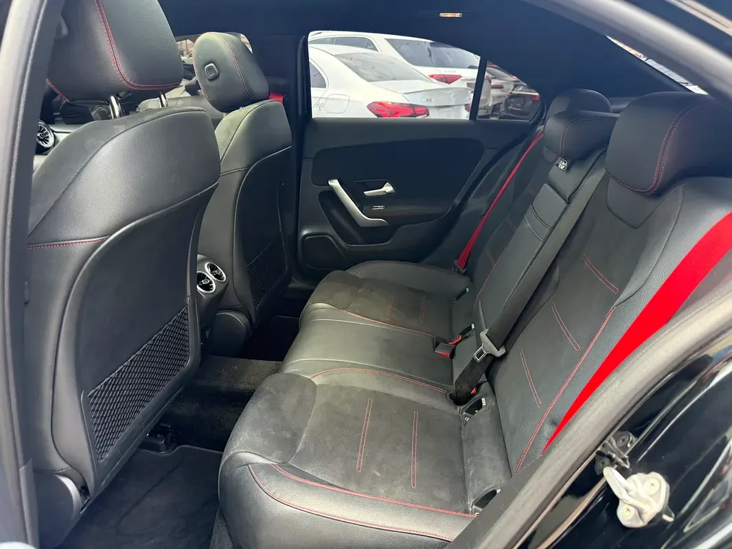 Mercedes-Benz A-Class A 35 SpeedShift 4Matic (306 حصان) - 18