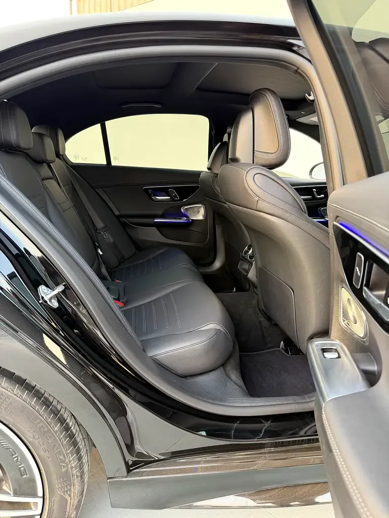 Mercedes-Benz C-Class C 300 9G-TRONIC (249 حصان) - 17
