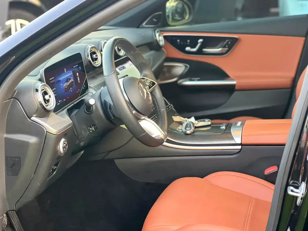 Mercedes-Benz C-Class C 300 9G-TRONIC (249 حصان) - 9