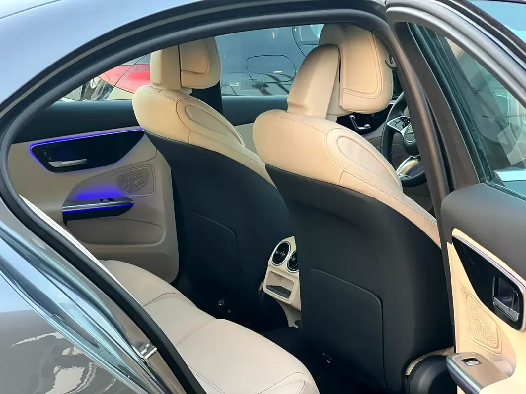 Mercedes-Benz C-Class C 300 9G-TRONIC (249 حصان) - 11