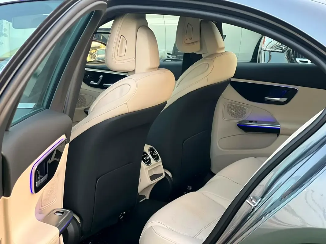 Mercedes-Benz C-Class C 300 9G-TRONIC (249 حصان) - 12