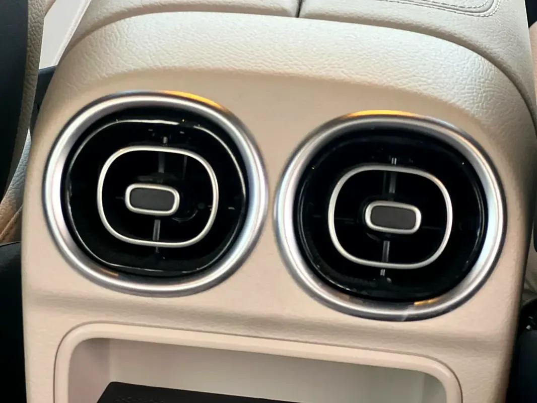 Mercedes-Benz C-Class C 300 9G-TRONIC (249 حصان) - 10