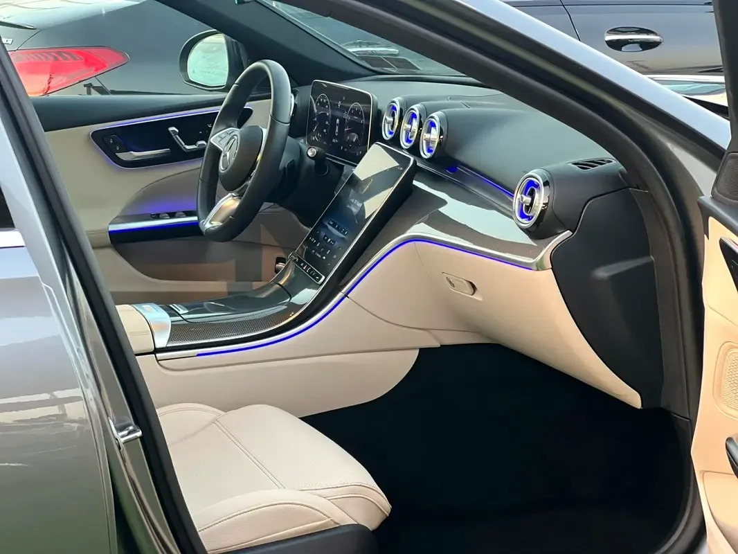 Mercedes-Benz C-Class C 300 9G-TRONIC (249 حصان) - 17